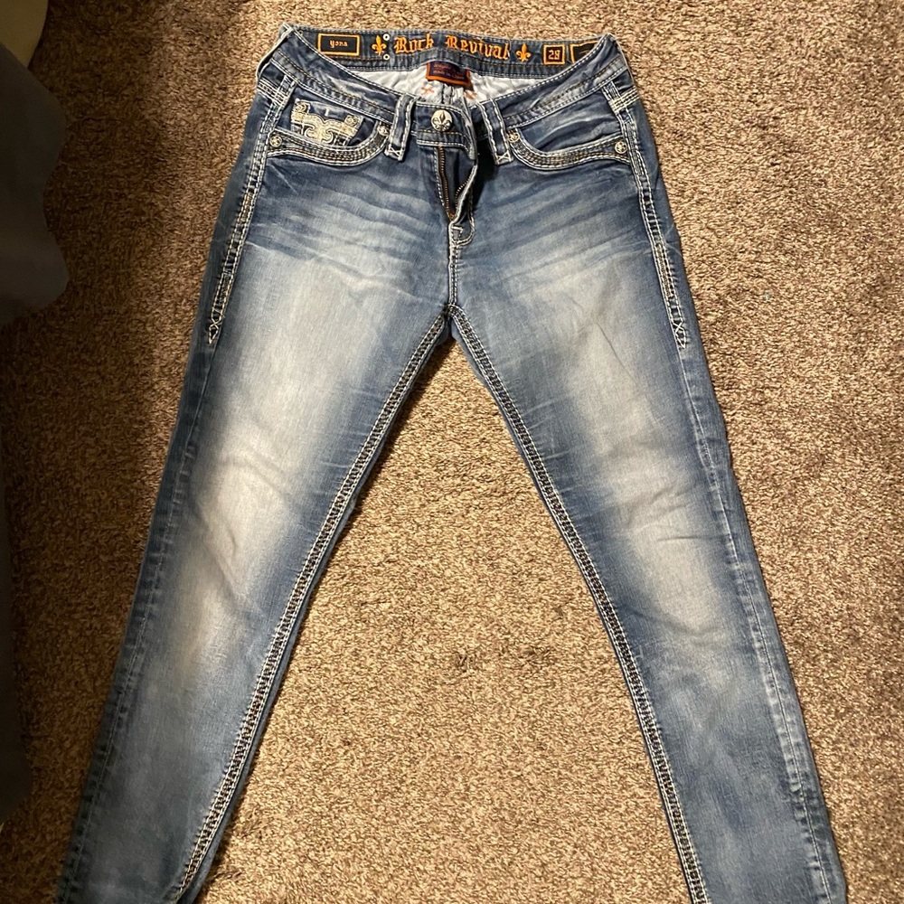 Women’s rock revival skinny jeans size 28. Worn a couple times. Smoke free home.